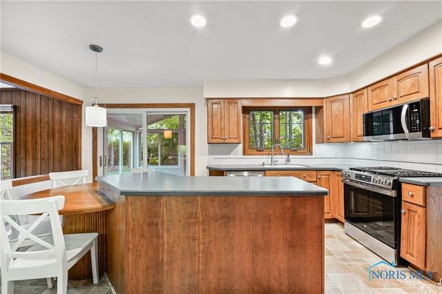 920 Bexley Drive, Perrysburg, OH 43551