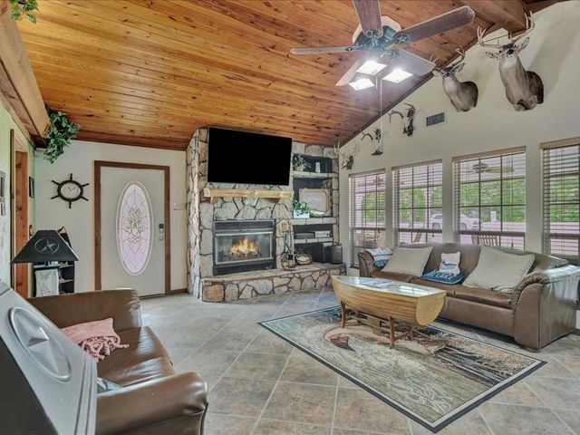 21441 Fm 705, Broaddus, TX 75929