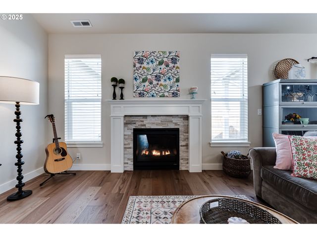 3266 MOUNTAIN CREEK Ln, Springfield, OR 97478