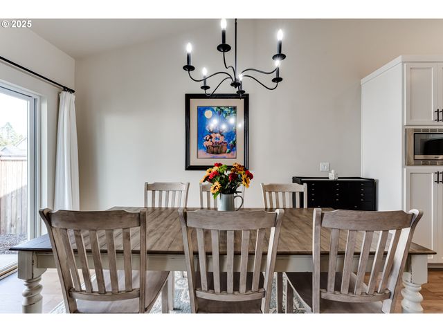 3266 MOUNTAIN CREEK Ln, Springfield, OR 97478