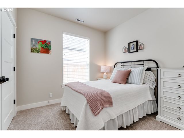 3266 MOUNTAIN CREEK Ln, Springfield, OR 97478