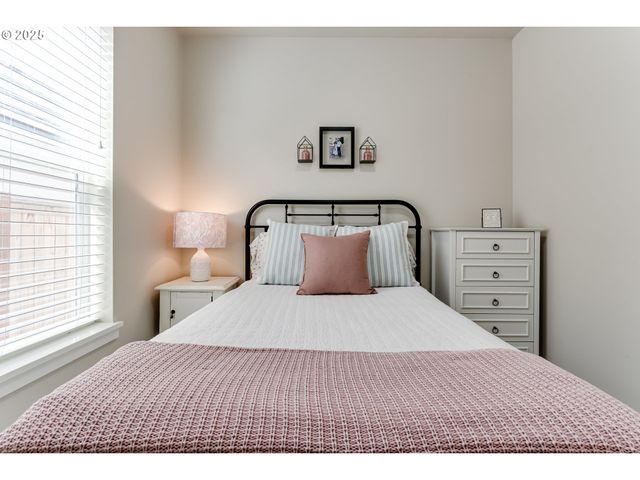 3266 MOUNTAIN CREEK Ln, Springfield, OR 97478