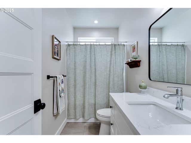 3266 MOUNTAIN CREEK Ln, Springfield, OR 97478