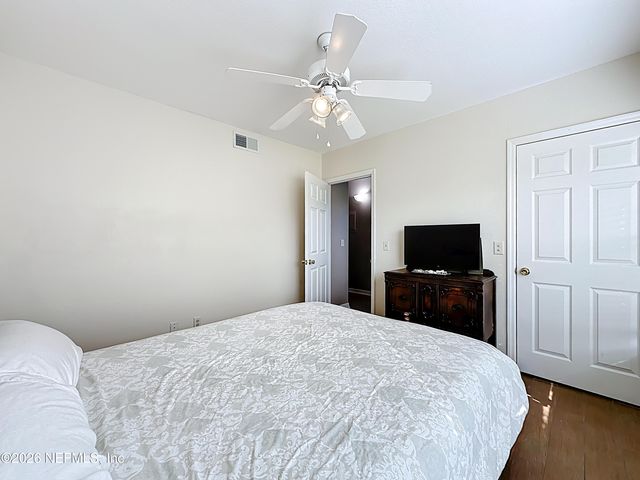 1800 THE GREENS Way 1801, Jacksonville Beach, FL 32250