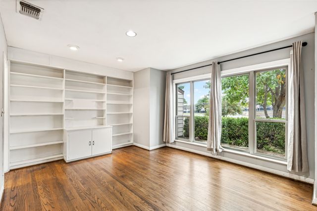 6441 Calmont Avenue, Fort Worth, TX 76116