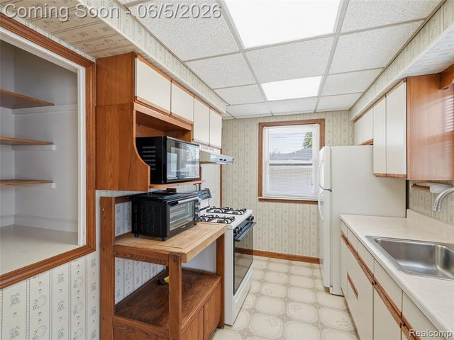 12960 Castle Street, Southgate, MI 48195