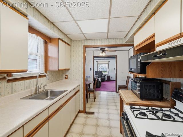12960 Castle Street, Southgate, MI 48195