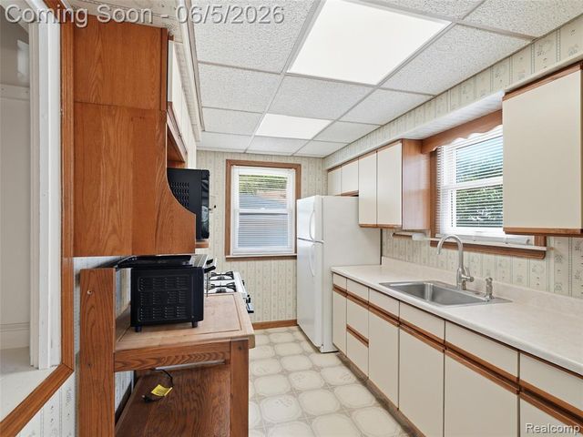 12960 Castle Street, Southgate, MI 48195