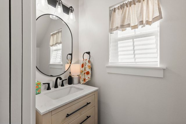 222 E Middle Street, Sulphur Springs, TX 75482