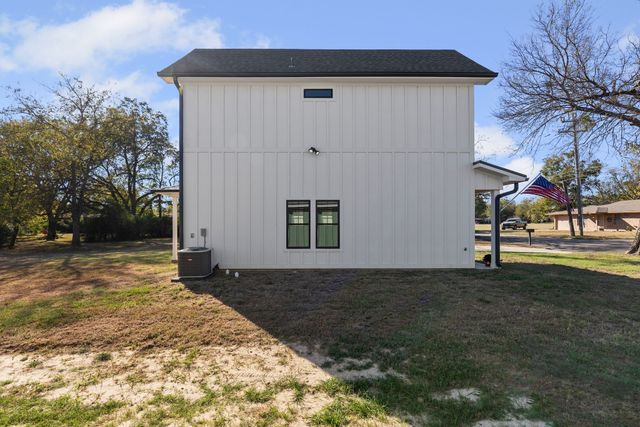 222 E Middle Street, Sulphur Springs, TX 75482