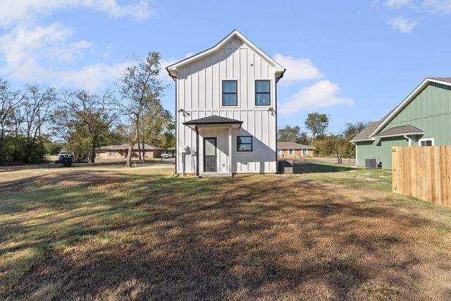 222 E Middle Street, Sulphur Springs, TX 75482