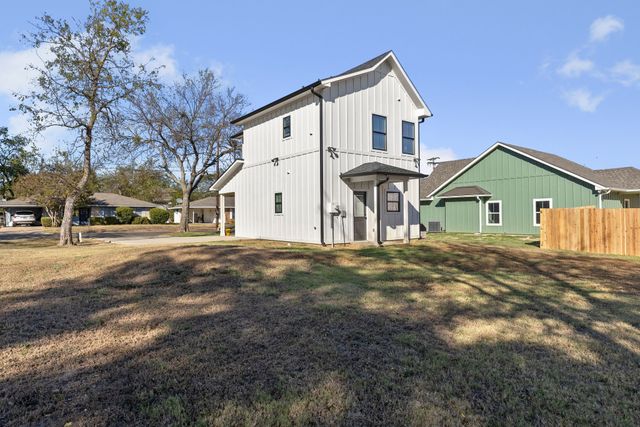 222 E Middle Street, Sulphur Springs, TX 75482