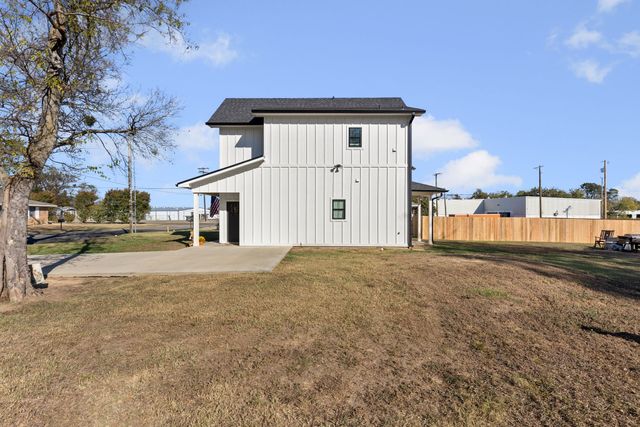 222 E Middle Street, Sulphur Springs, TX 75482