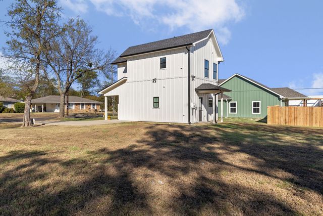 222 E Middle Street, Sulphur Springs, TX 75482