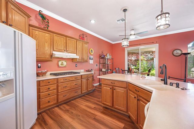 1313 Beckett Dr, Roseville, CA 95747