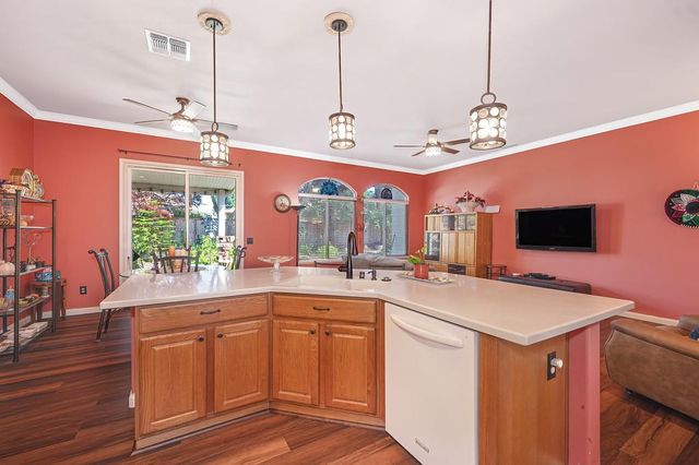 1313 Beckett Dr, Roseville, CA 95747