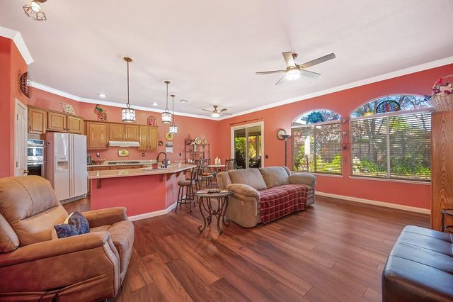 1313 Beckett Dr, Roseville, CA 95747