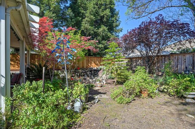 1313 Beckett Dr, Roseville, CA 95747