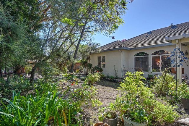 1313 Beckett Dr, Roseville, CA 95747