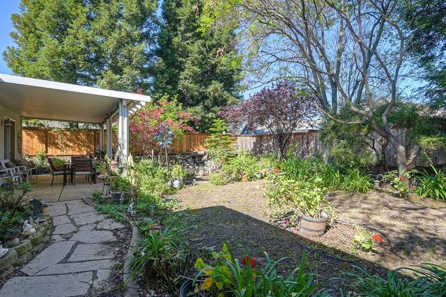 1313 Beckett Dr, Roseville, CA 95747