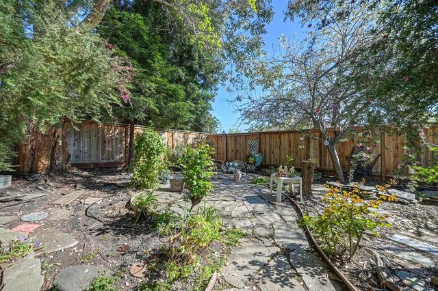 1313 Beckett Dr, Roseville, CA 95747