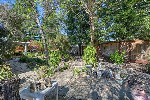 1313 Beckett Dr, Roseville, CA 95747