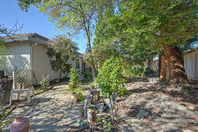 1313 Beckett Dr, Roseville, CA 95747