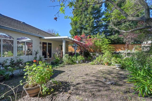 1313 Beckett Dr, Roseville, CA 95747