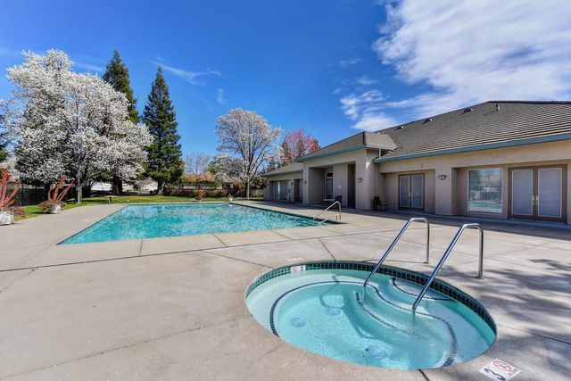 1313 Beckett Dr, Roseville, CA 95747