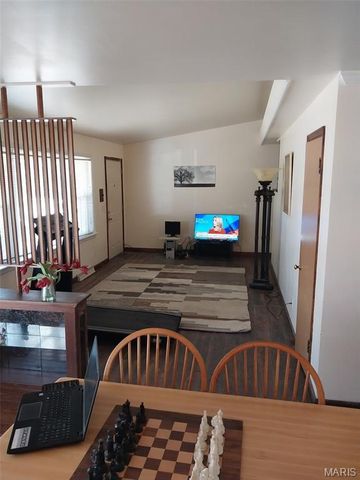 211 S Dellwood Drive, Ferguson, MO 63135