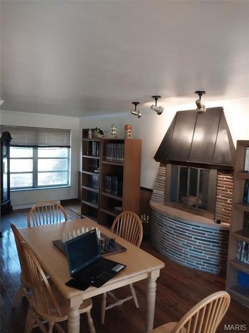 211 S Dellwood Drive, Ferguson, MO 63135