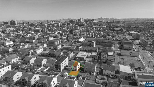 493 S 12th Street, Newark, NJ 07103