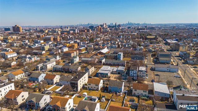 493 S 12th Street, Newark, NJ 07103