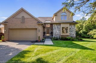 7065 Deerwood Trail, West Bloomfield, MI 48323