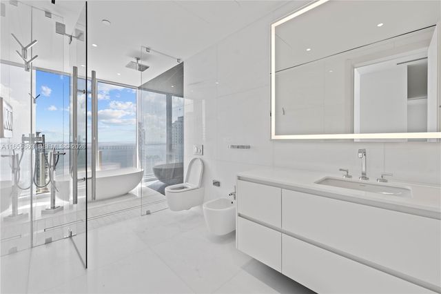 300 Biscayne Blvd Way 3201, Miami, FL 33131