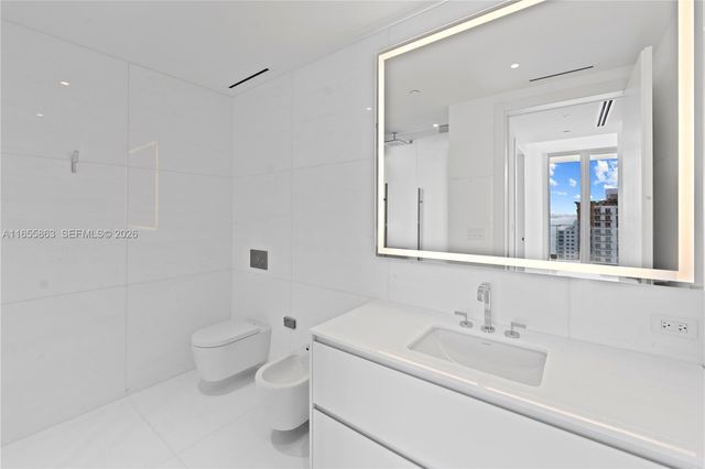 300 Biscayne Blvd Way 3201, Miami, FL 33131