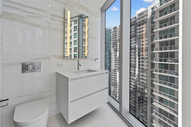 300 Biscayne Blvd Way 3201, Miami, FL 33131
