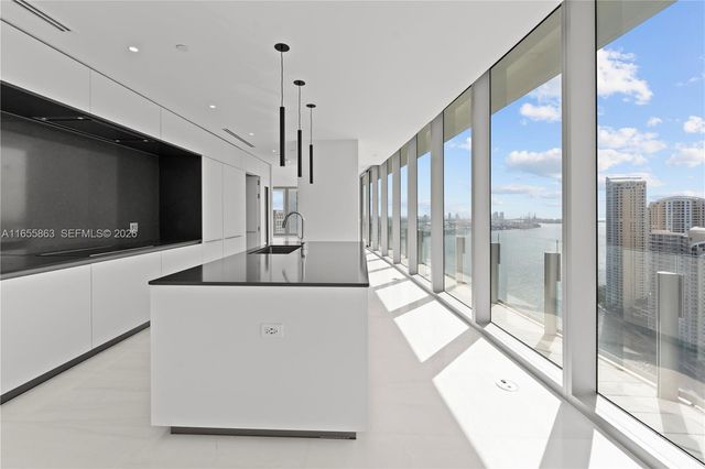 300 Biscayne Blvd Way 3201, Miami, FL 33131