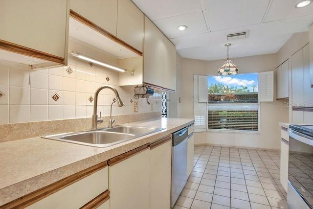 1328 PASADENA AVENUE S 104, South Pasadena, FL 33707