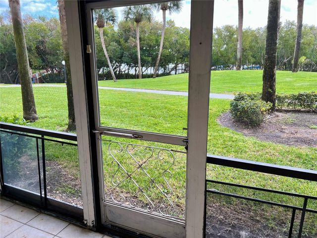 1328 PASADENA AVENUE S 104, South Pasadena, FL 33707