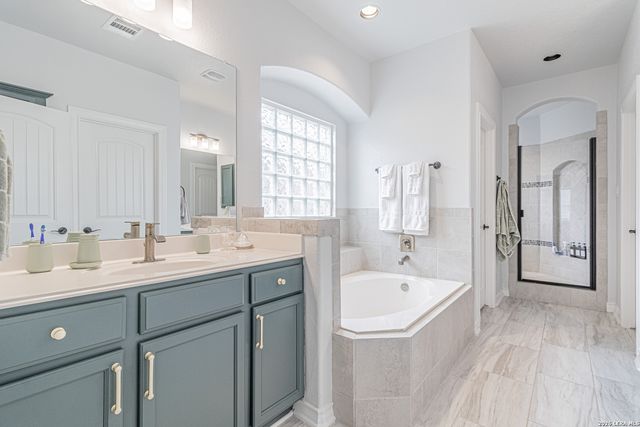 10602 Briceway Clb, San Antonio, TX 78254