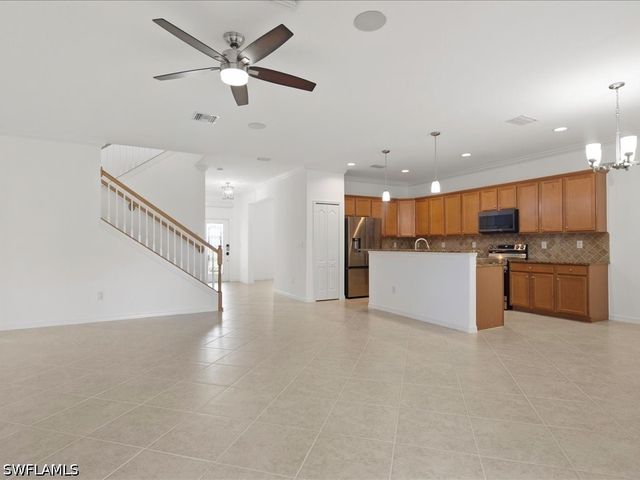 2478 Heydon CIR E, Naples, FL 34120