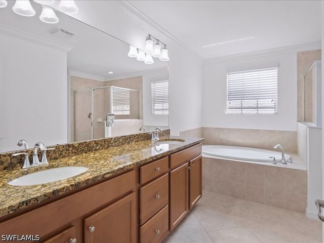 2478 Heydon CIR E, Naples, FL 34120