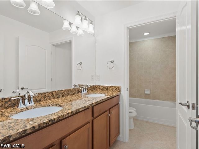 2478 Heydon CIR E, Naples, FL 34120