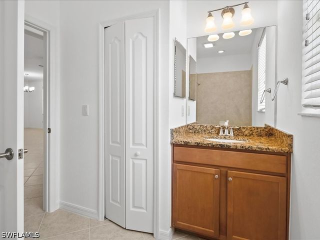 2478 Heydon CIR E, Naples, FL 34120