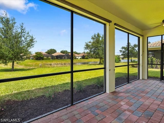 2478 Heydon CIR E, Naples, FL 34120