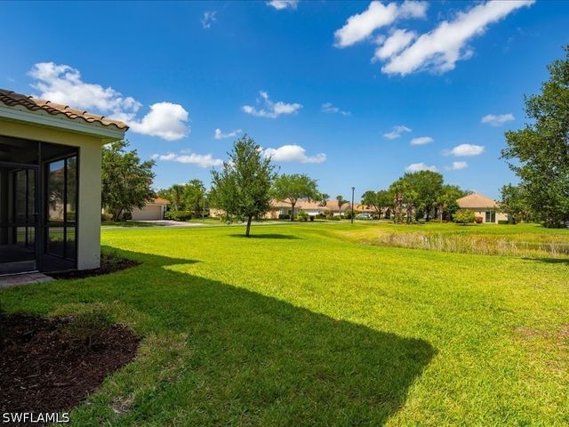 2478 Heydon CIR E, Naples, FL 34120