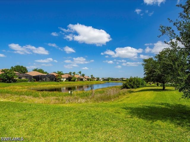 2478 Heydon CIR E, Naples, FL 34120