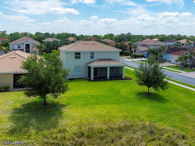 2478 Heydon CIR E, Naples, FL 34120