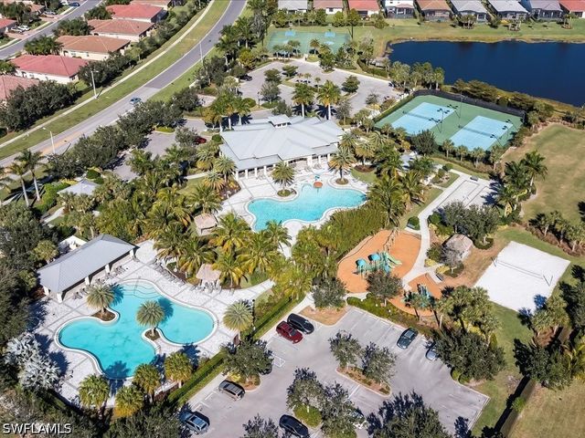 2478 Heydon CIR E, Naples, FL 34120